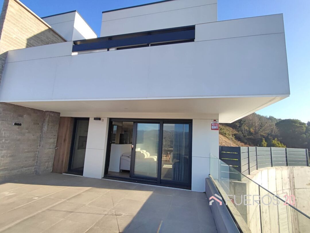 Vista exterior de Casa adosada en venta en Zierbena con Calefacción, Jardín privado y Terraza