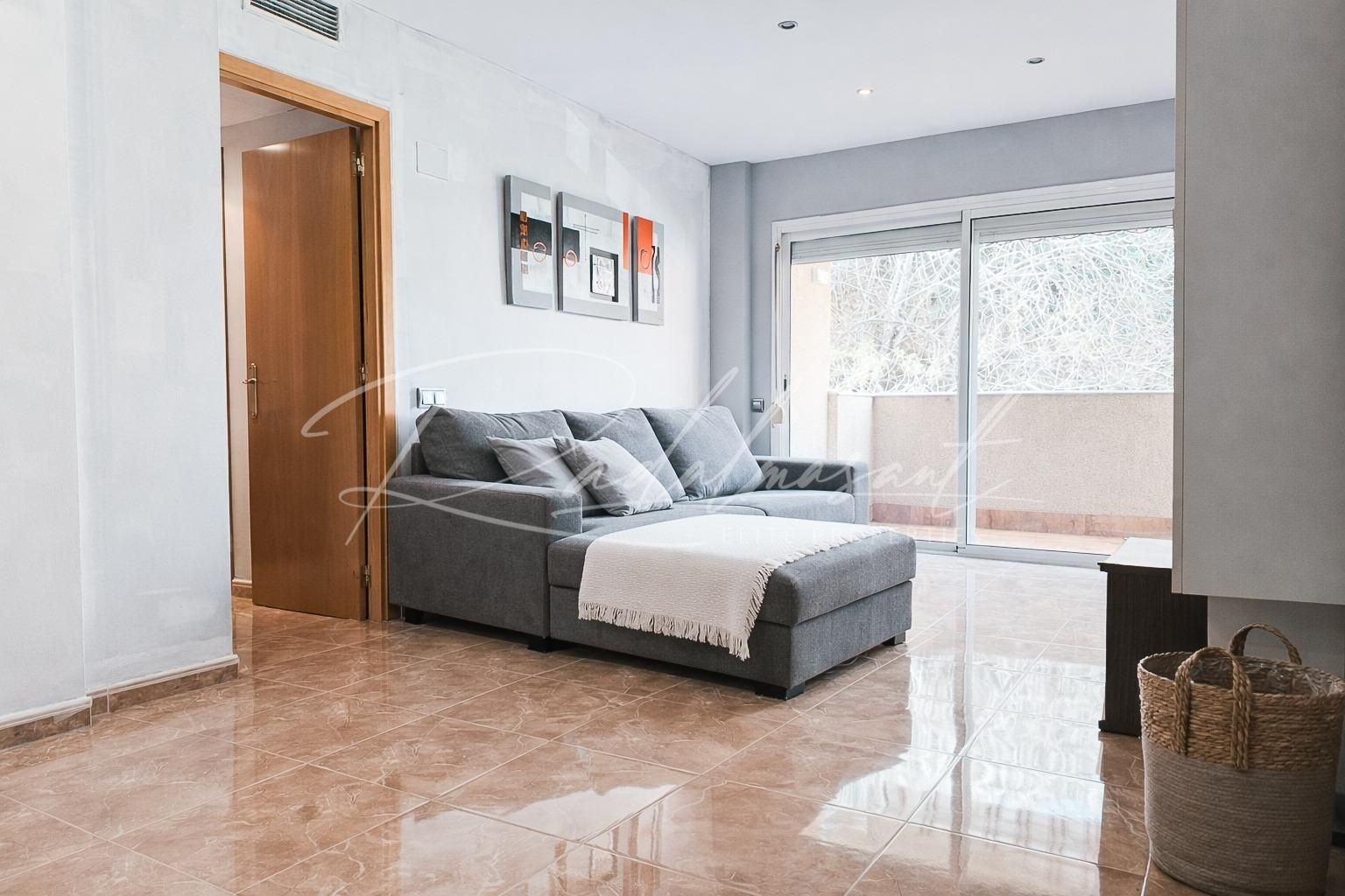 Sala d'estar de Pis en venda en  Tarragona Capital amb Aire condicionat, Terrassa i Moblat