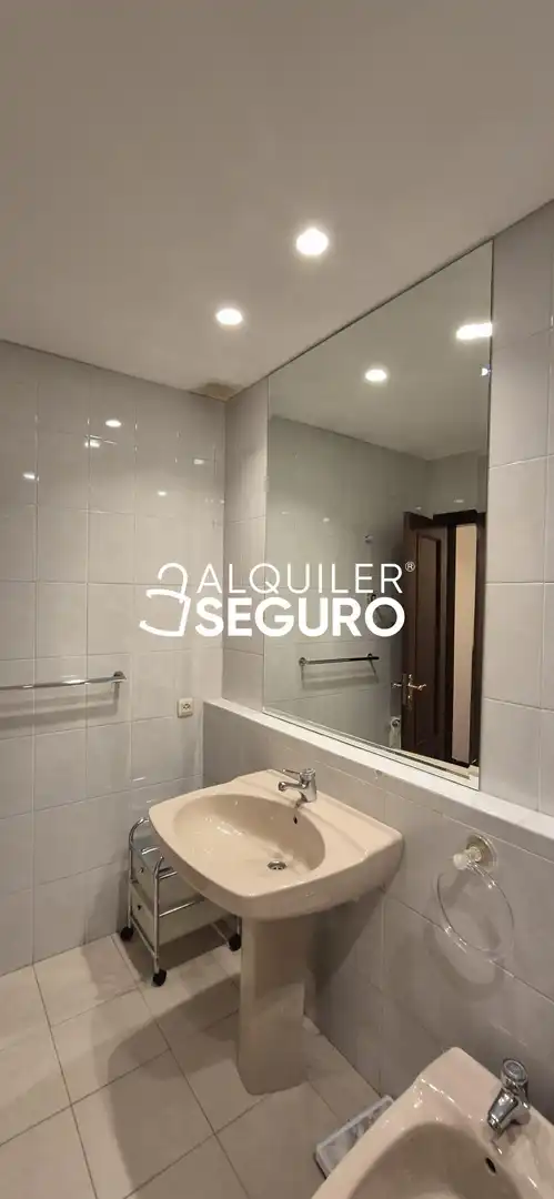 Bathroom of Flat for rent in Gijón   with Heating