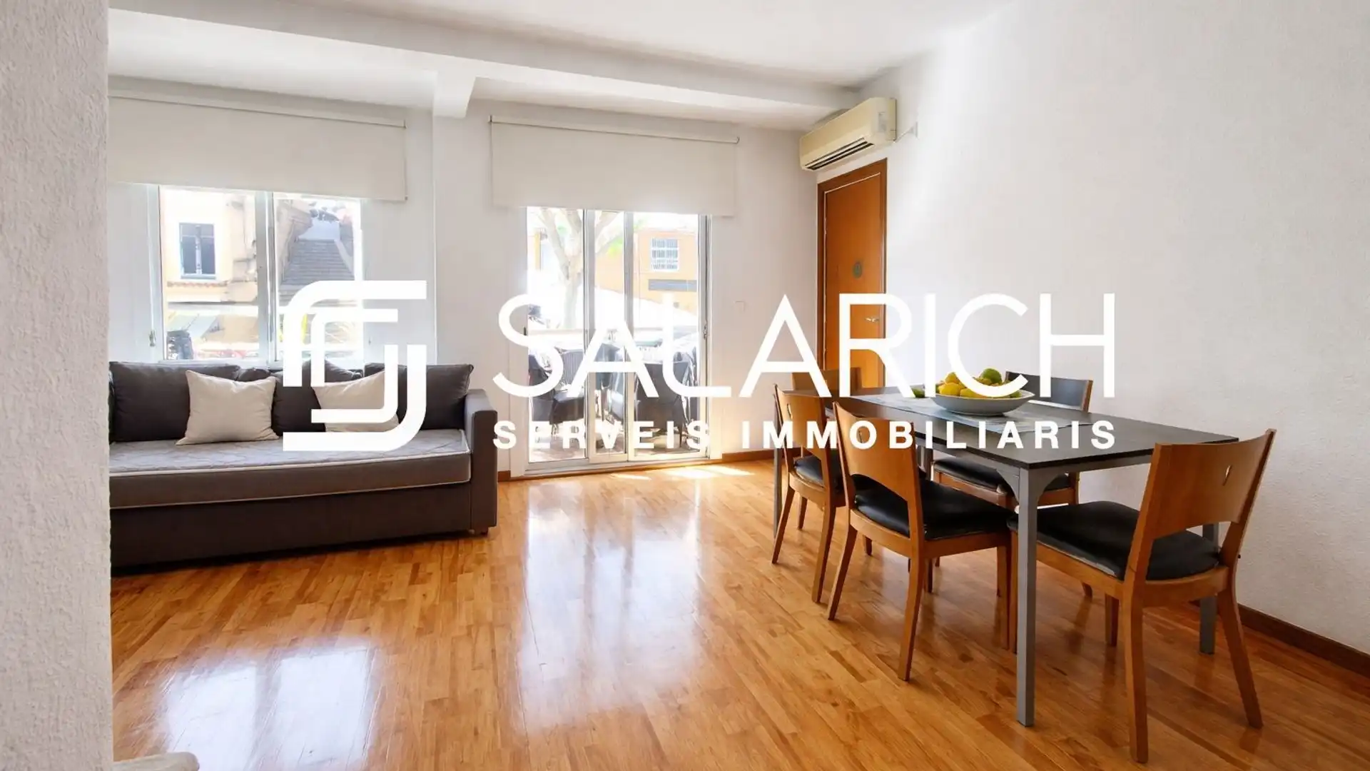 Exterior view of Flat for sale in  Barcelona Capital  with Balcony