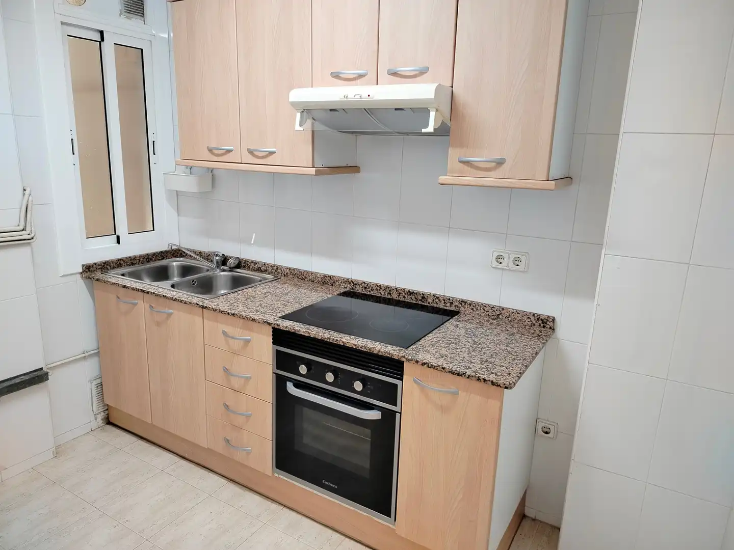 Cuina de Pis de lloguer en Barcelona amb Forn i Balcó