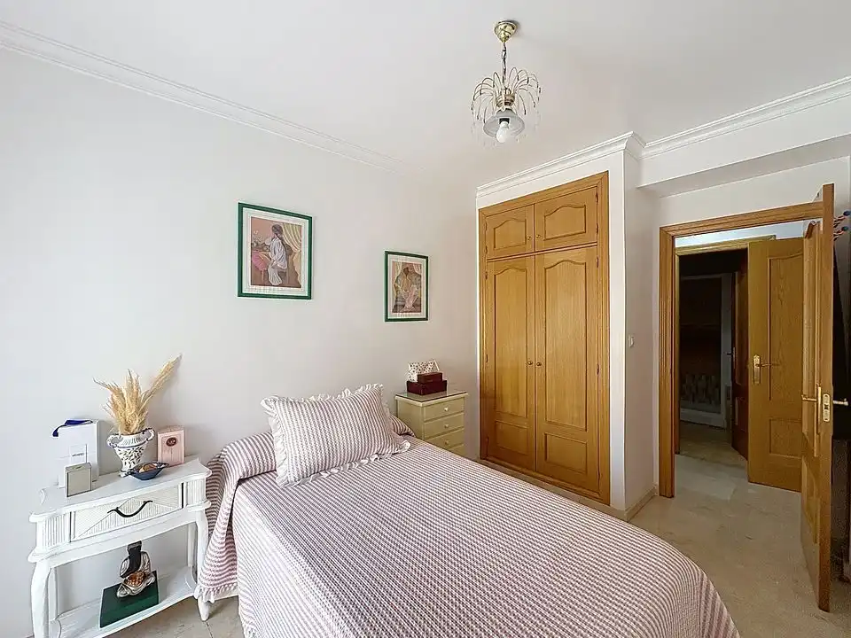 Habitación de Piso en venta en Pinos Puente con Aire acondicionado y Calefacción