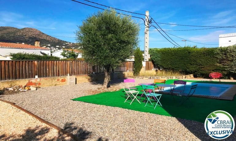 Garden of House or chalet for sale in Roses  with Air Conditioner, Storage room and Swimming Pool