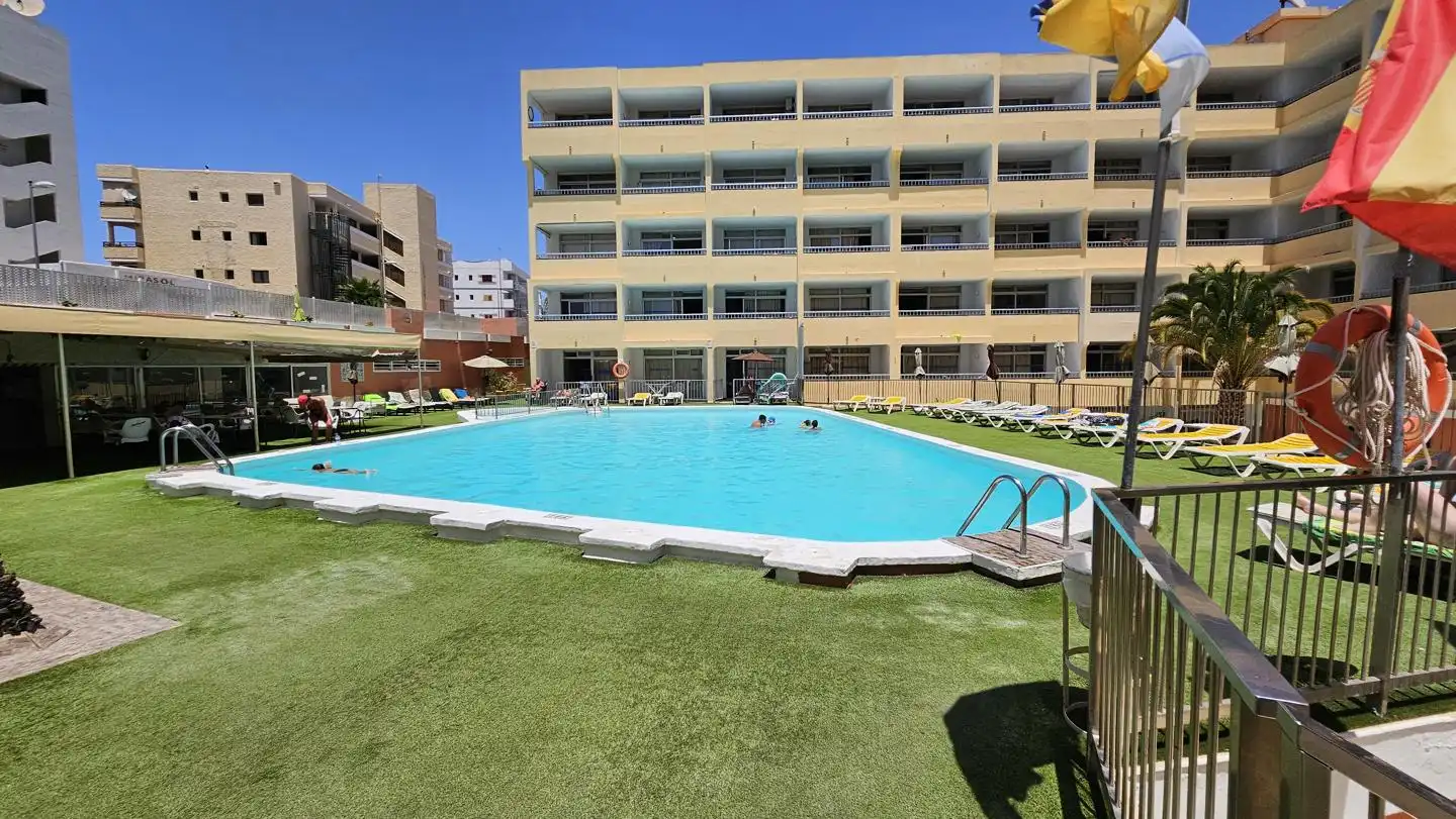 Piscina de Planta baixa en venda en San Bartolomé de Tirajana amb Terrassa, Moblat i Piscina comunitària