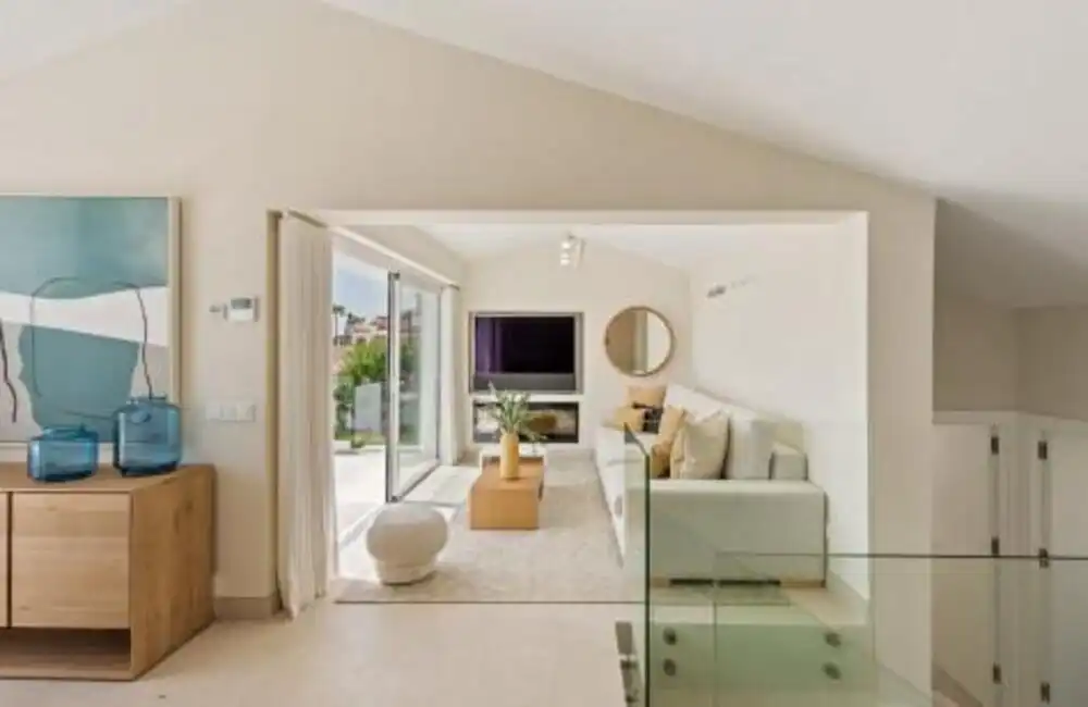 Sala de estar de Casa o chalet en venta en Estepona con Aire acondicionado, Jardín privado y Terraza