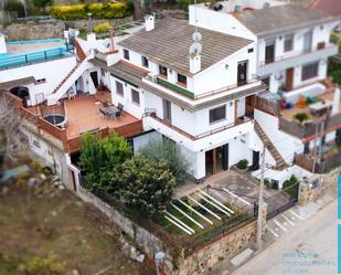 Exterior view of Single-family semi-detached for sale in Argentona  with Air Conditioner, Heating and Private garden