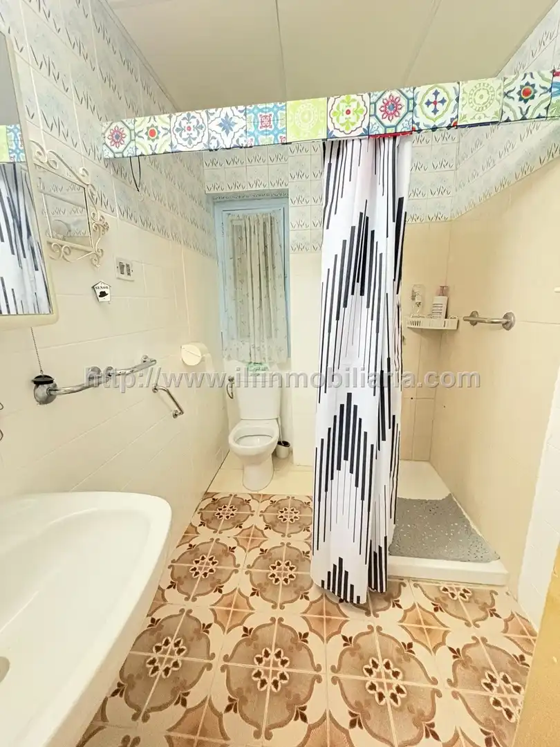 Baño de Piso en venta en  Palma de Mallorca con Terraza, TV y Balcón