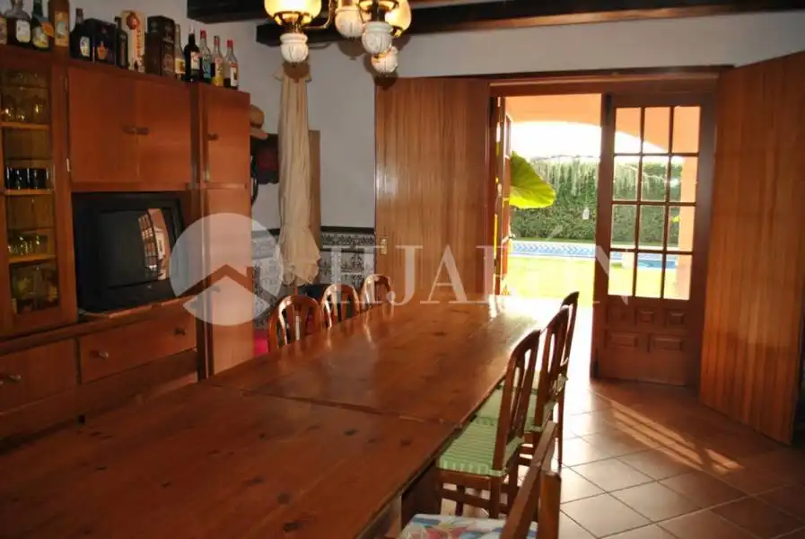 Menjador de Casa o xalet en venda en Alella amb Aire condicionat, Calefacció i Jardí privat