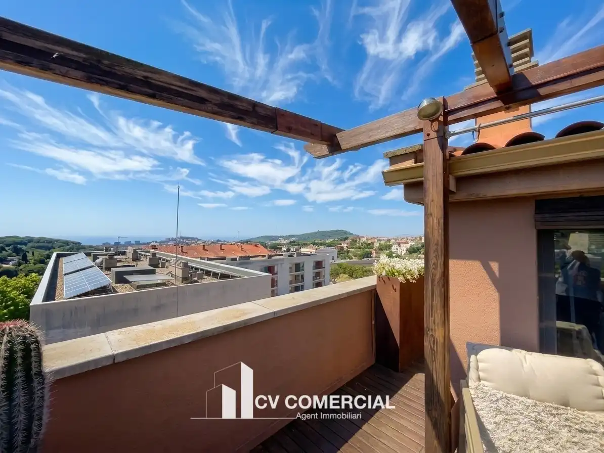 Terraza de Ático en venta en Tiana con Aire acondicionado, Calefacción y Parquet
