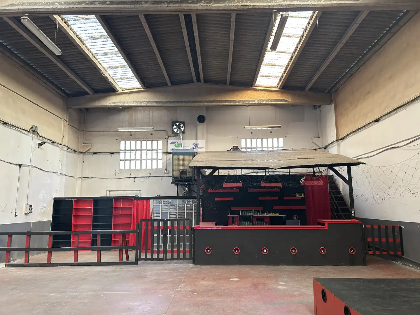 Nau industrial en venda a C / BUENOS AIRES, La Muela