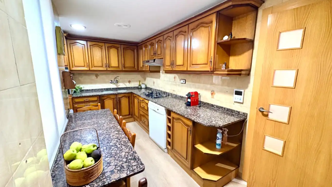 Kitchen of Flat for sale in Valencia  with Air Conditioner and Balcony