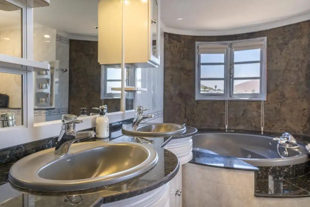 Bathroom of Houses for sale in Tías  with Private garden, Terrace and Storage room