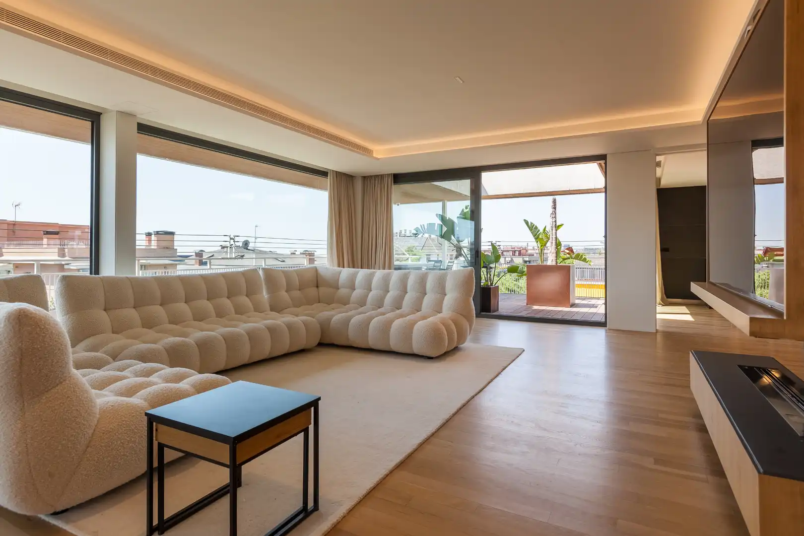 Sala d'estar de Àtic de lloguer en Barcelona amb Aire condicionat, Calefacció i Parquet