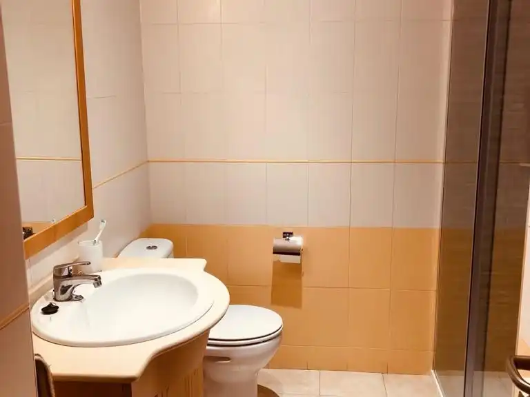 Bathroom of Flat for share in Vila-seca  with Heating, Terrace and Swimming Pool