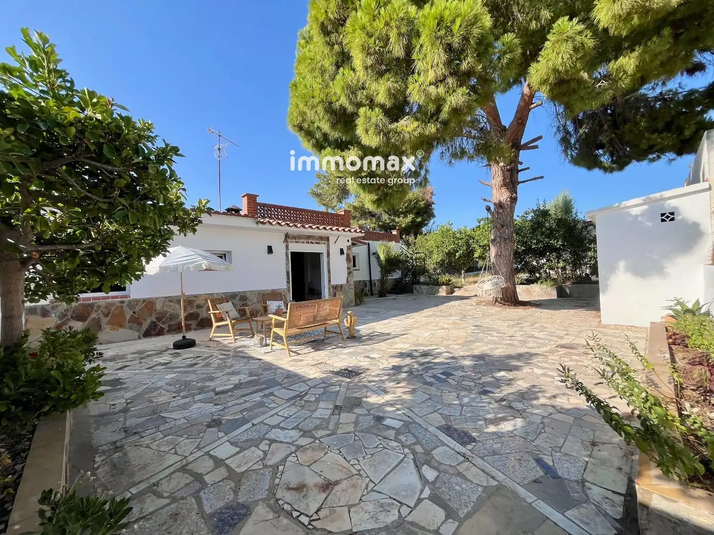Exterior view of Houses for sale in Vilanova i la Geltrú  with Terrace and Storage room
