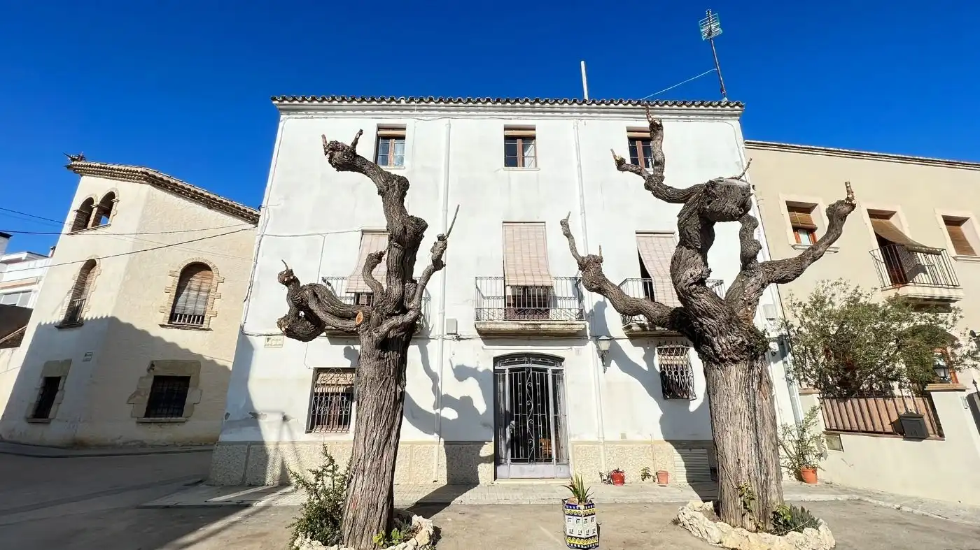Außenansicht von Haus oder Chalet zum Verkauf in Sant Cugat Sesgarrigues mit Heizung und Balkon
