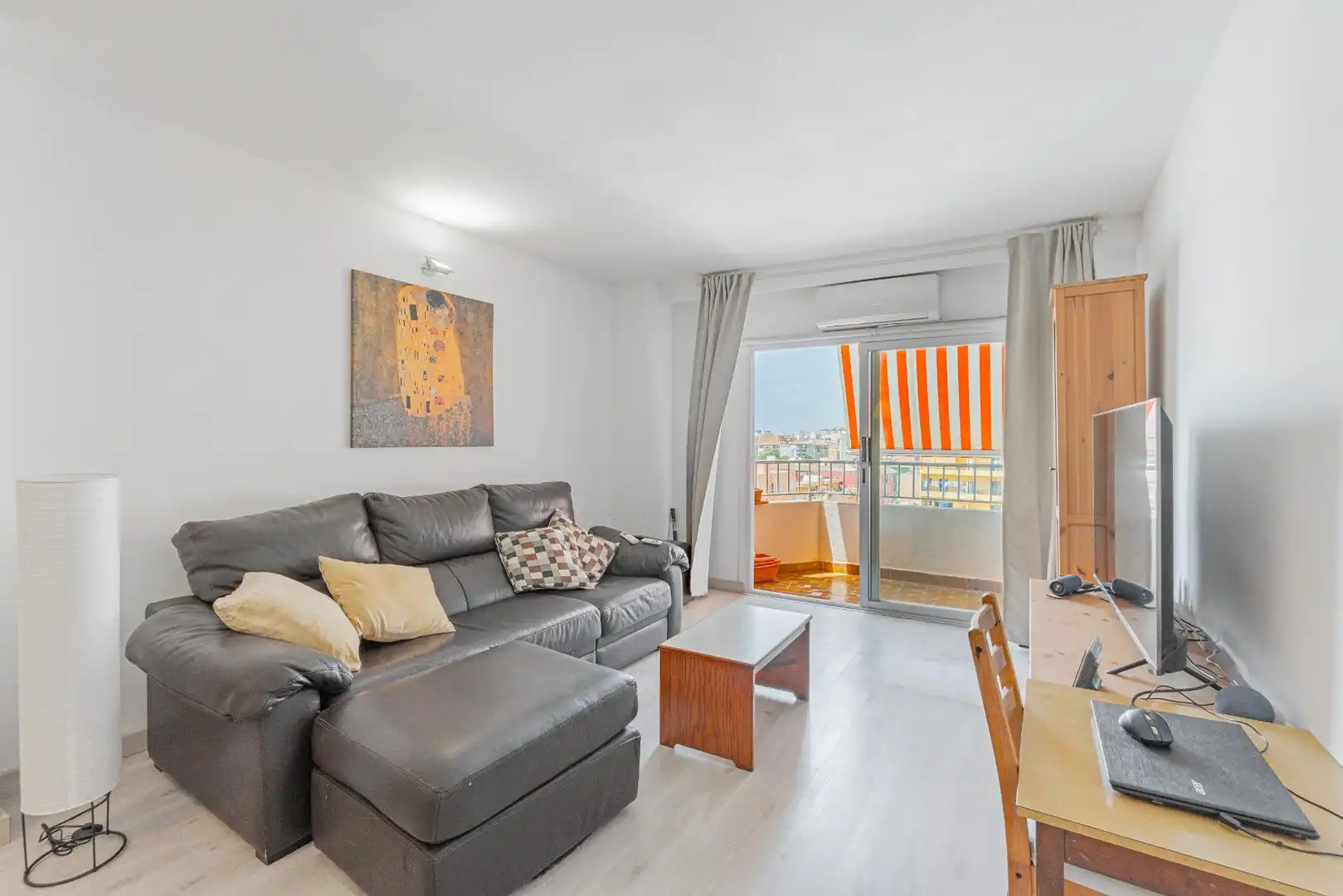 Living room of Flat for sale in  Palma de Mallorca  with Air Conditioner, Heating and Balcony