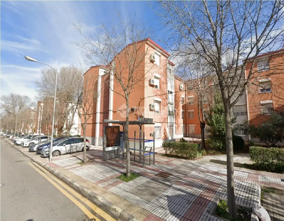Vista exterior de Piso en venta en Madrid con Calefacción