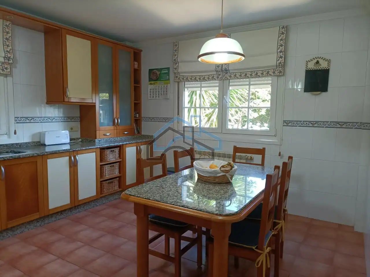 Cocina de Casa o chalet de alquiler en Oleiros con Calefacción, Jardín privado y Parquet