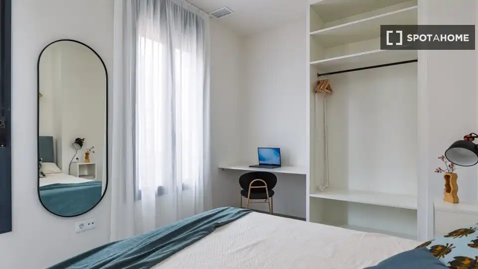 Habitación de Piso de alquiler en Valencia con Aire acondicionado, Calefacción y Amueblado