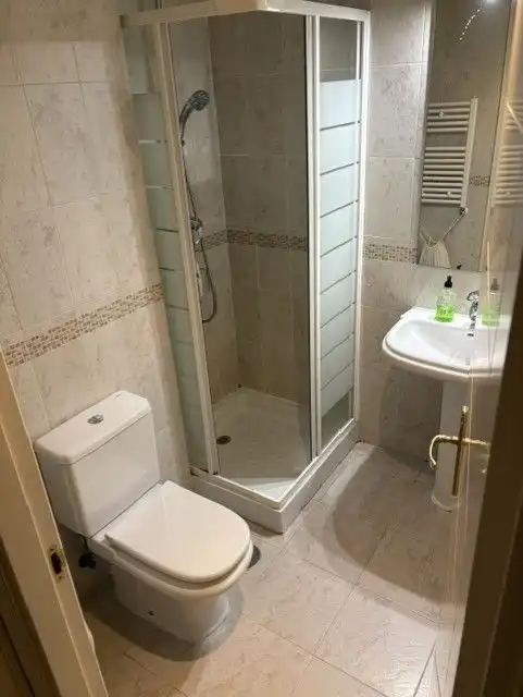 Baño de Piso en venta en Madrid con Calefacción, Trastero y Piscina comunitaria