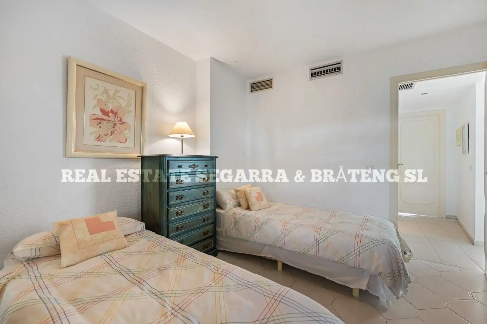Dormitori de Apartament en venda en Mijas amb Aire condicionat, Terrassa i Moblat