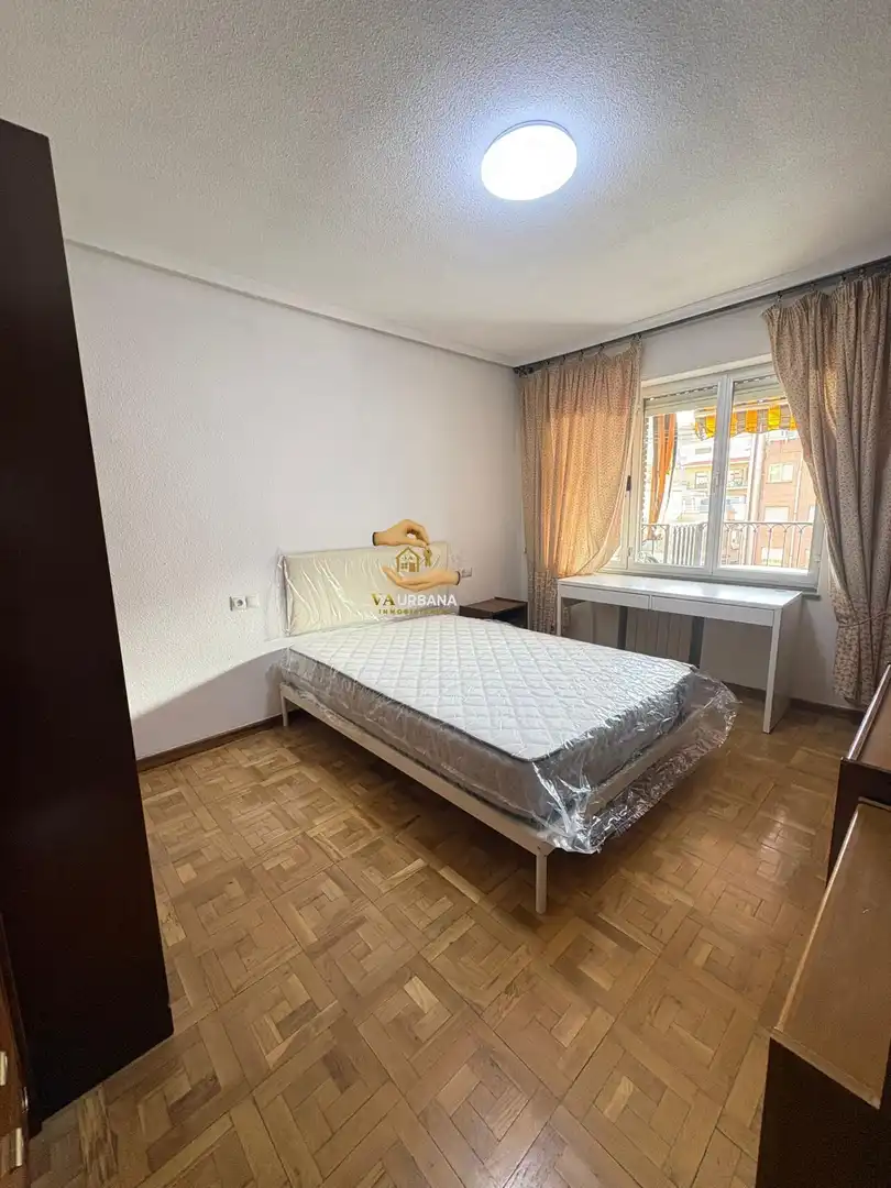 Schlafzimmer von Wohnung zur Miete in Salamanca mit Heizung, Terrasse und Möbliert
