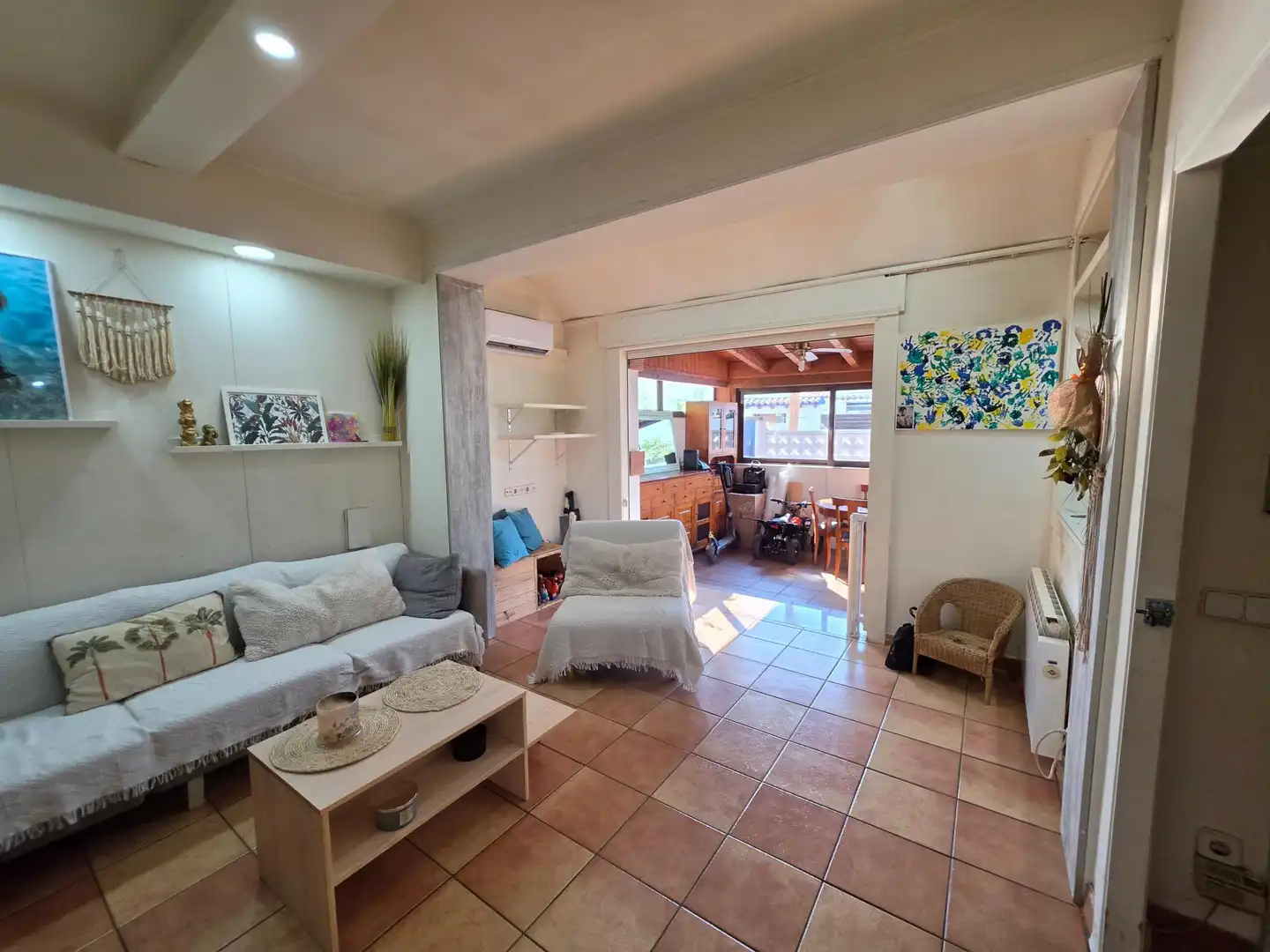 Sala de estar de Casa adosada en venta en Sant Pere de Ribes con Aire acondicionado, Calefacción y Piscina