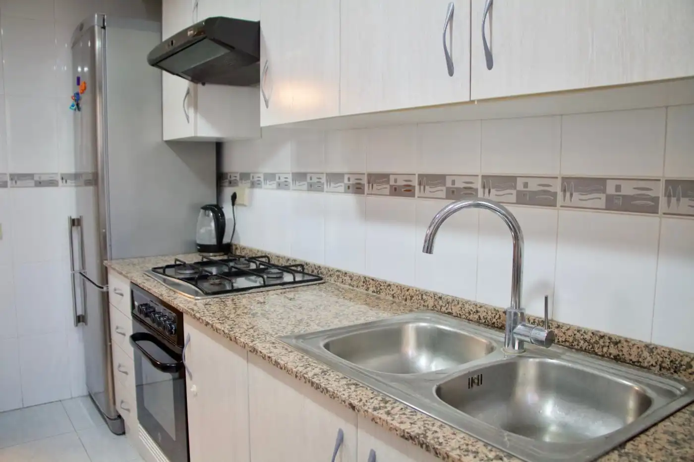 Cuina de Apartament de lloguer en Moncada amb Aire condicionat, Parquet i Balcó