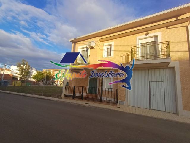 Casa adosada en Venta en Calle Pizarro, 1 en Lillo