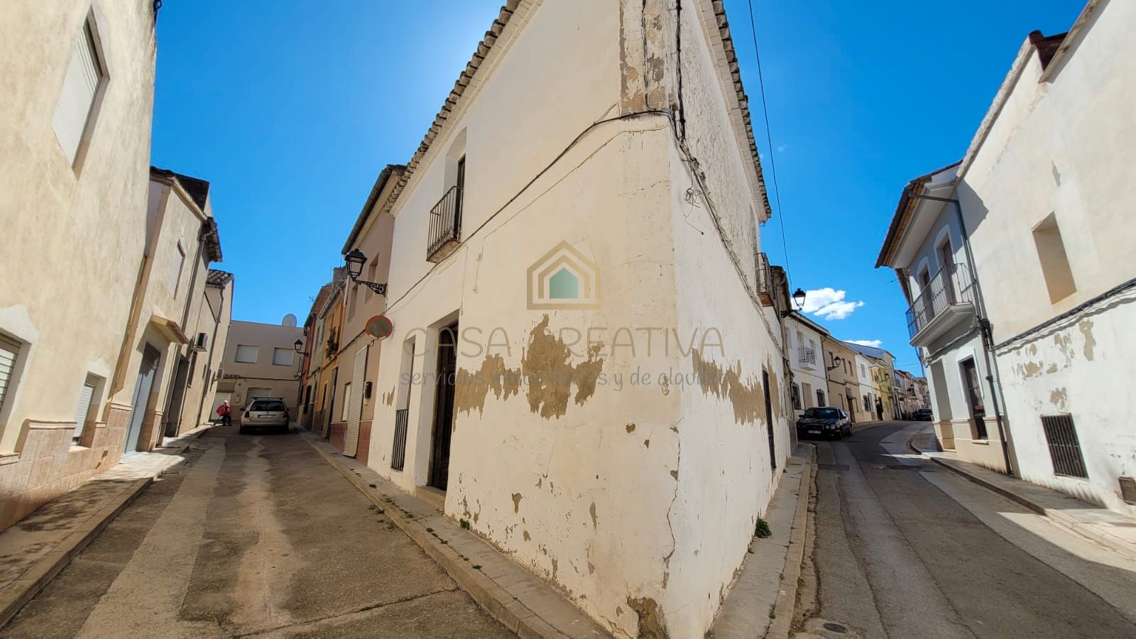Vista exterior de Casa adosada en venda en Canals amb Terrassa, Traster i Balcó
