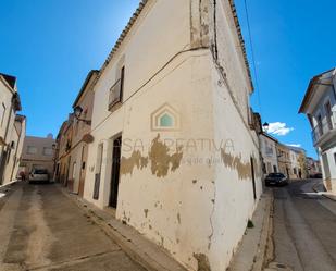 Vista exterior de Casa adosada en venda en Canals amb Terrassa i Balcó