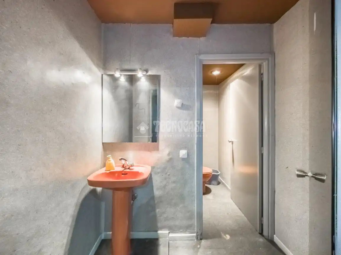 Baño de Local de alquiler en Retiro