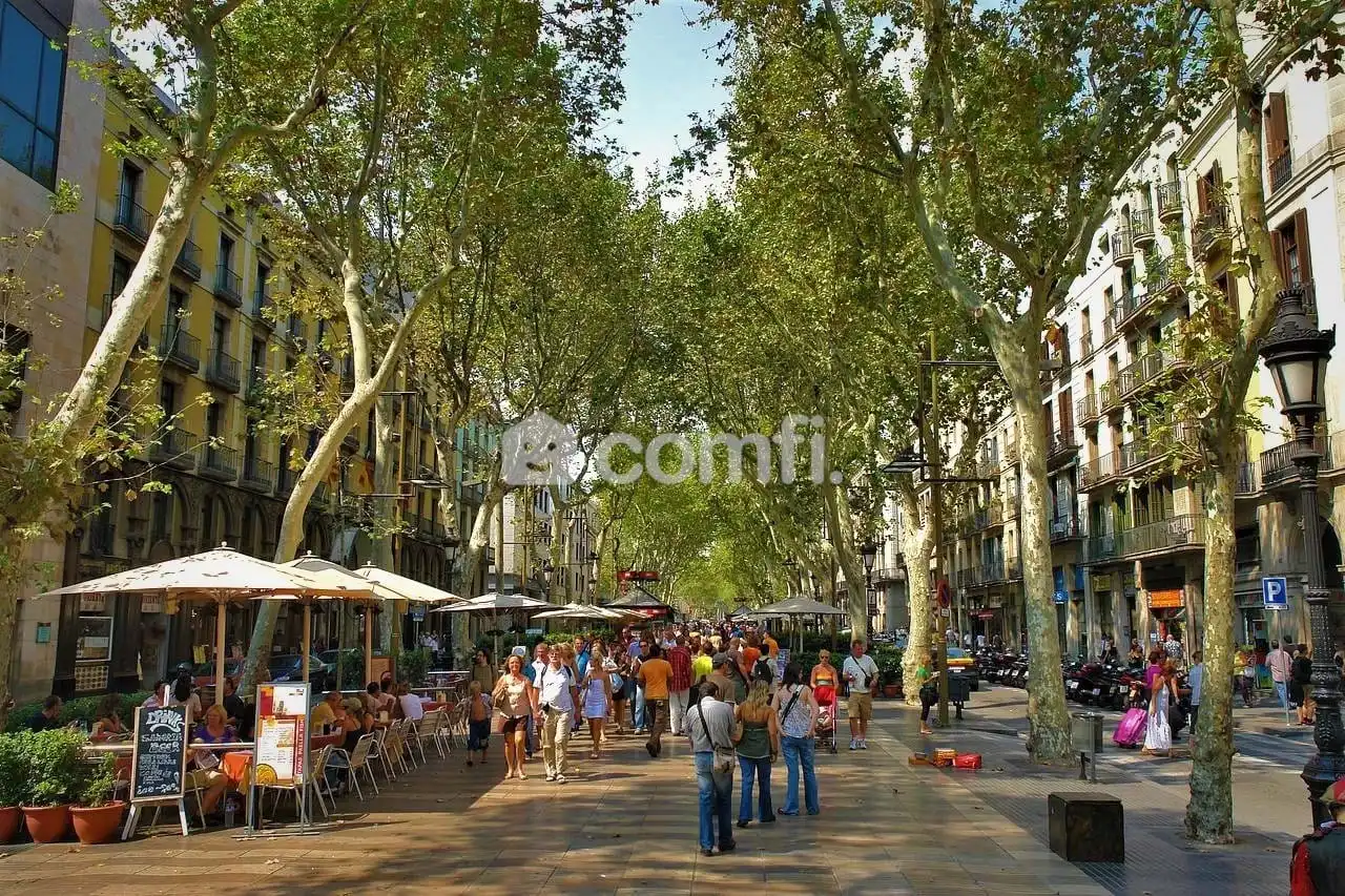 Vista exterior de Edificio en venta en Barcelona