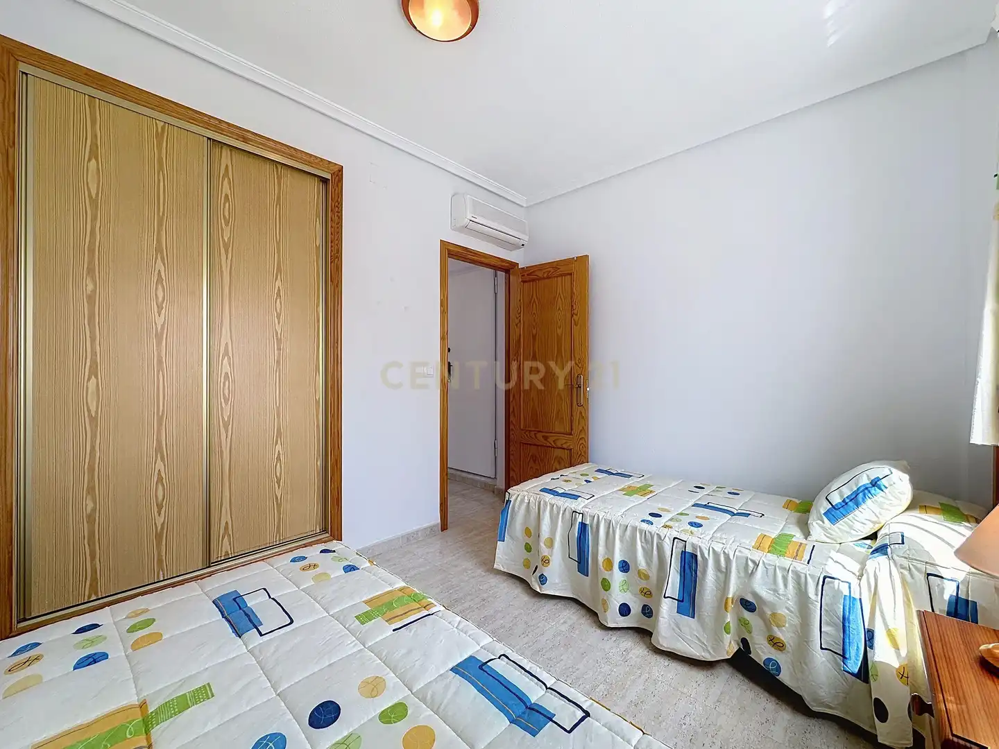 Habitación de Casa adosada en venta en Orihuela con Aire acondicionado, Jardín privado y Trastero