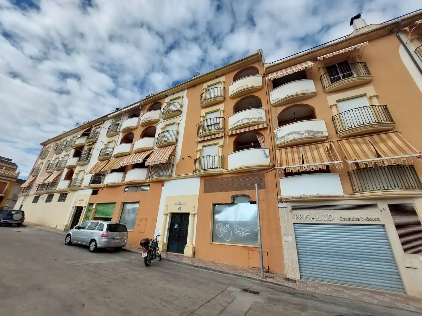 Vista exterior de Piso en venta en Priego de Córdoba con Terraza y Balcón