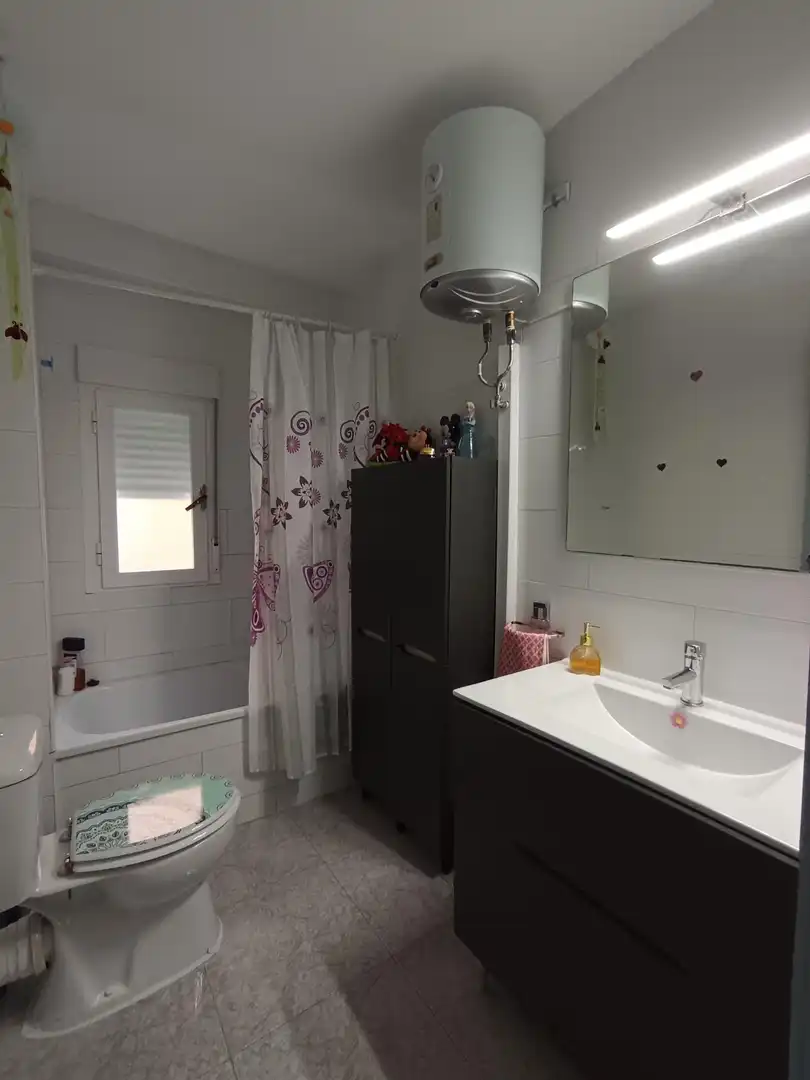Bathroom of Flat for sale in Córdoba  with Air Conditioner
