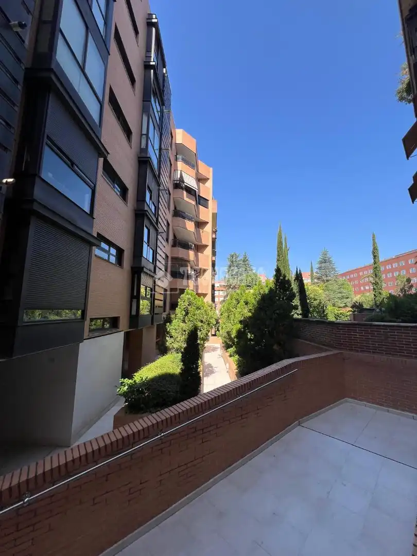 Exterior view of Garage for sale in Madrid
