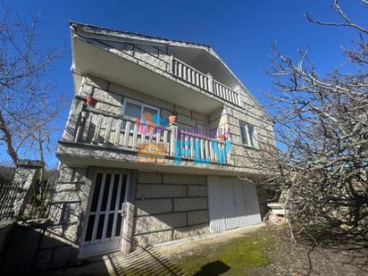 Exterior view of House or chalet for sale in Cualedro  with Heating, Private garden and Storage room