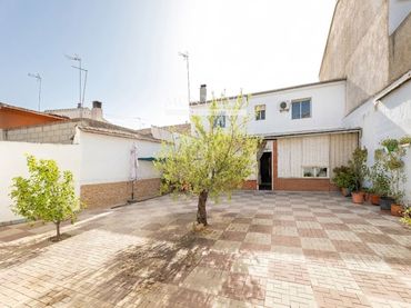 House for sale in Camino del Cementerio 3