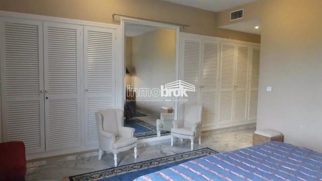 Schlafzimmer von Wohnung zur Miete in Marbella mit Klimaanlage, Terrasse und Schwimmbad