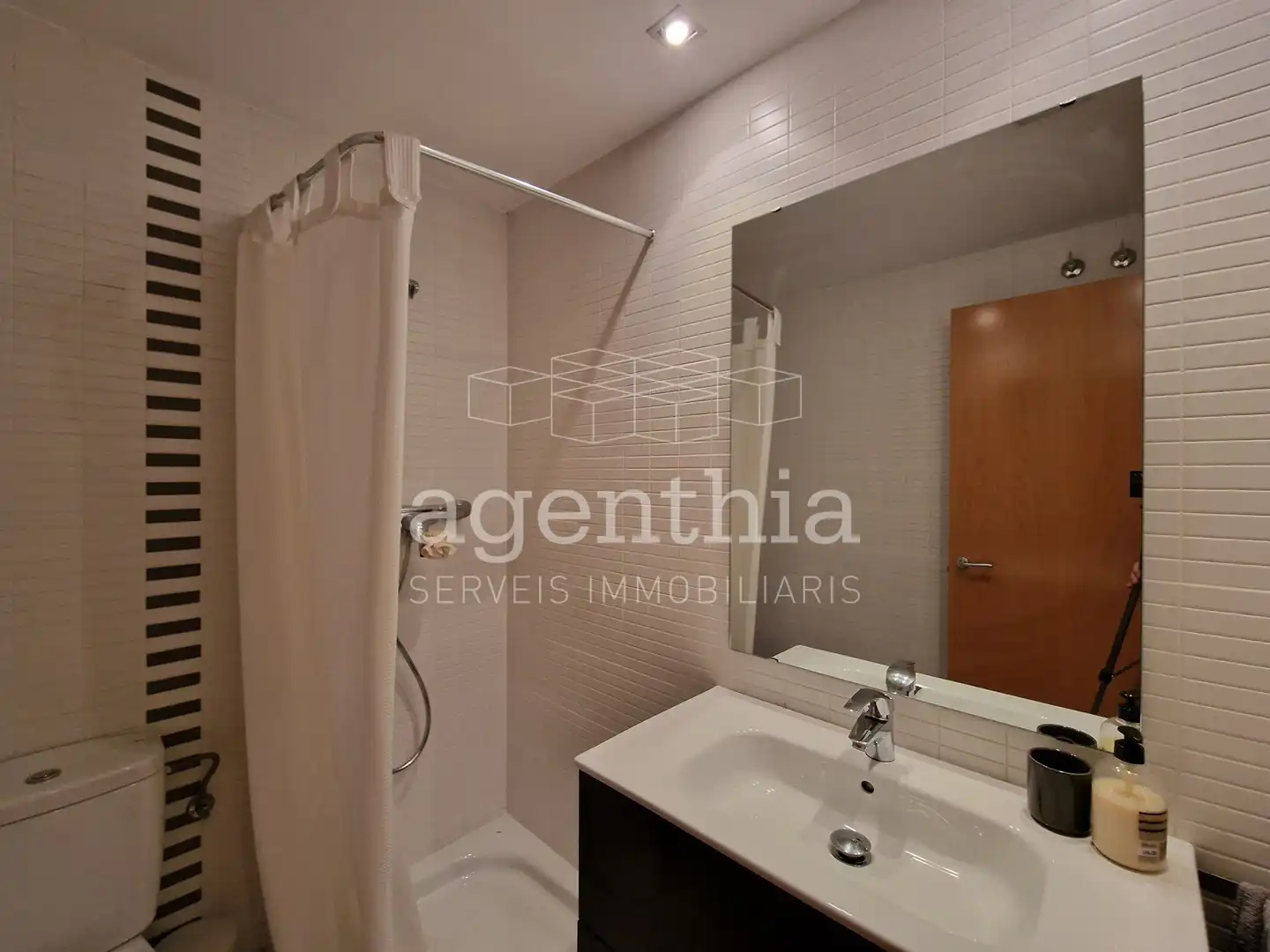 Badezimmer von Wohnung zum Verkauf in Girona mit Klimaanlage, Heizung und Terrasse