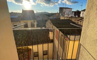 Vista exterior de Pis en venda en Plasencia amb Terrassa i Balcó