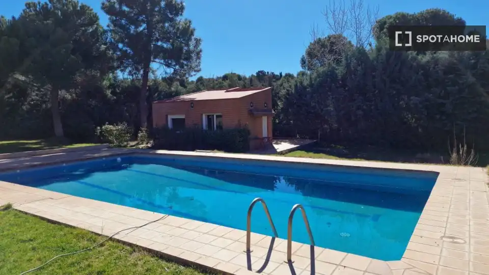 Schwimmbecken von Wohnung zur Miete in Boadilla del Monte mit Klimaanlage, Heizung und Möbliert