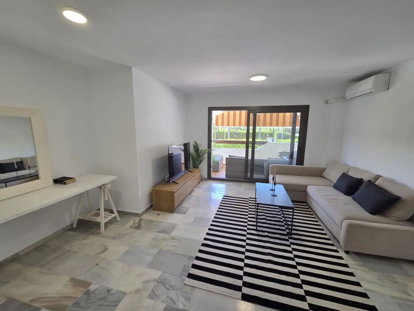 Living room of Flat for sale in Fuengirola  with Terrace