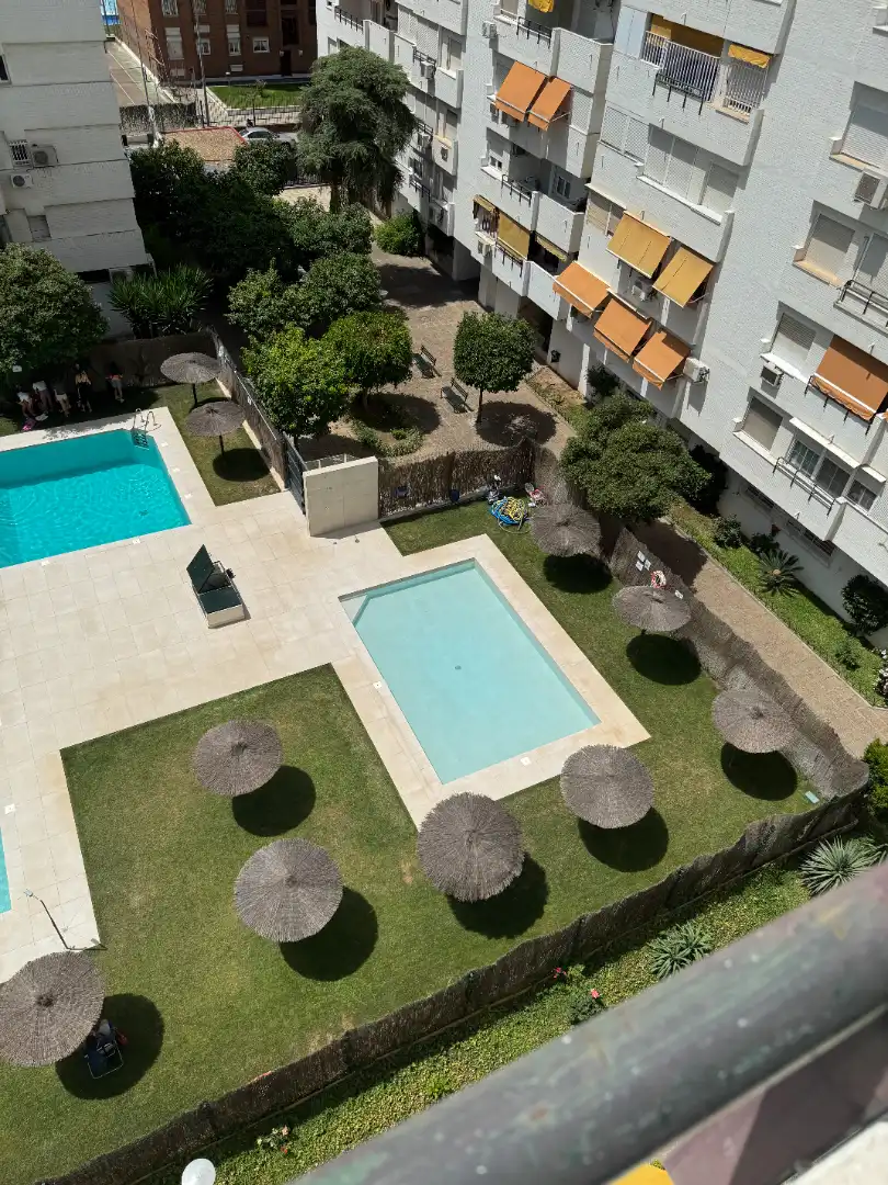 Piscina de Piso en venta en Sevilla con Aire acondicionado, Calefacción y Parquet