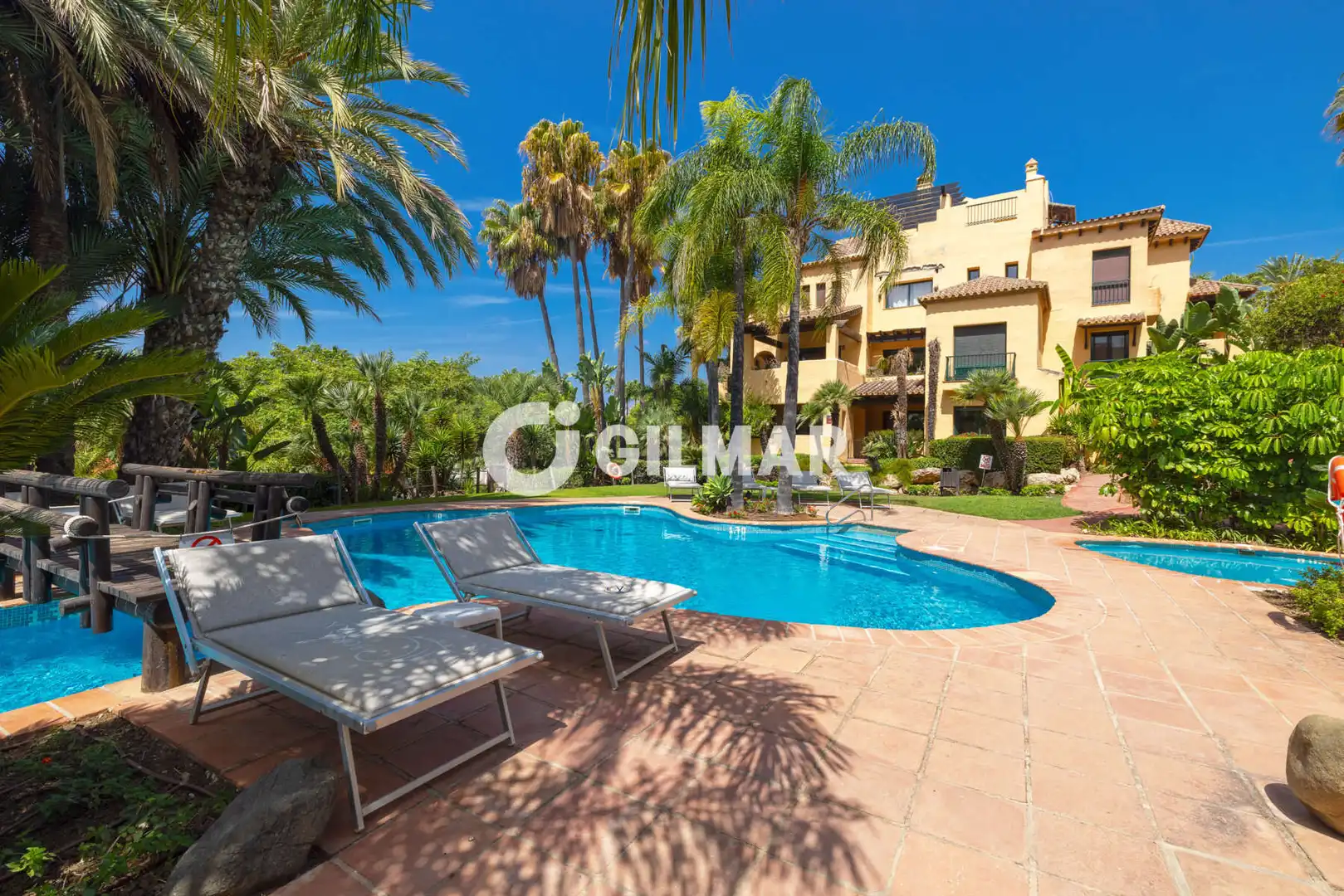 Jardí de Dúplex en venda en Estepona amb Calefacció, Jardí privat i Traster