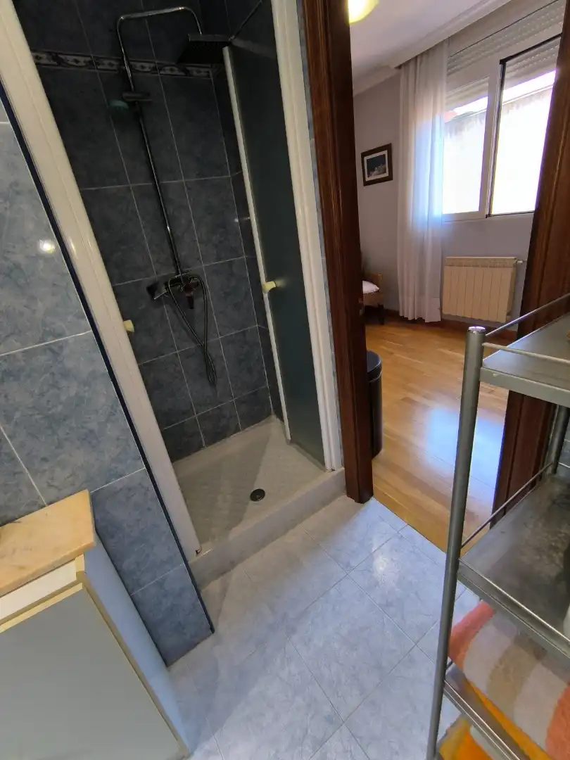 Badezimmer von Wohnung zum Verkauf in Palencia mit Heizung, Terrasse und Ofen