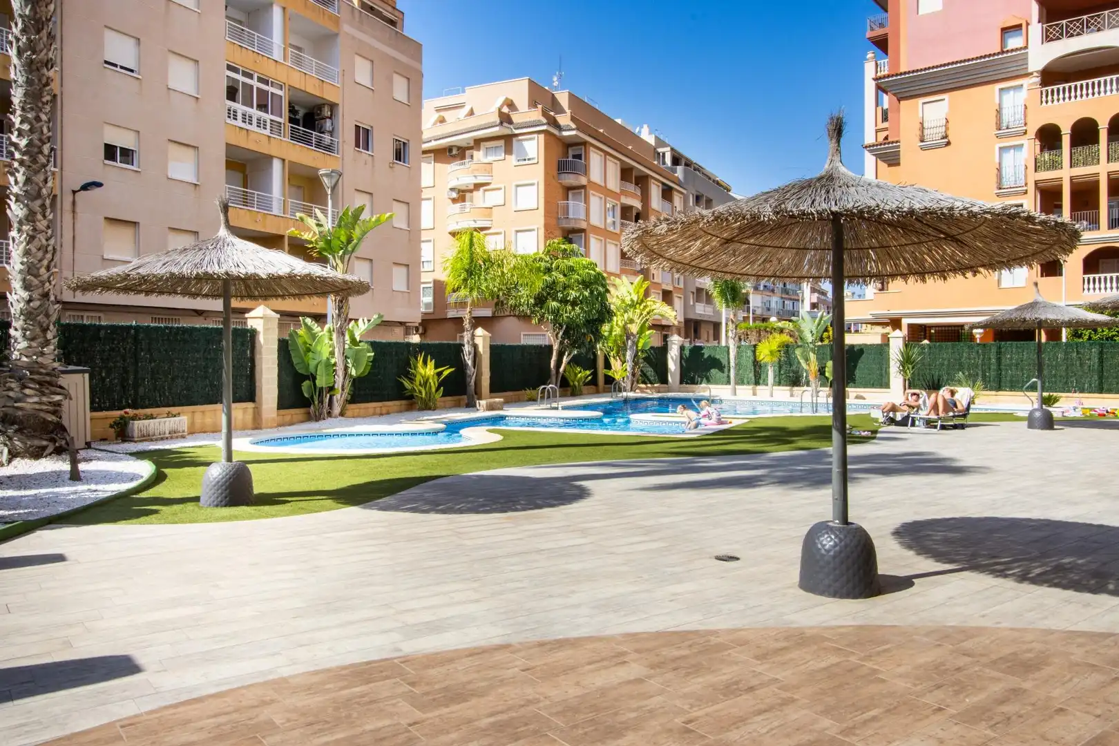 Vista exterior de Apartament en venda en Torrevieja amb Jardí privat, Terrassa i Balcó