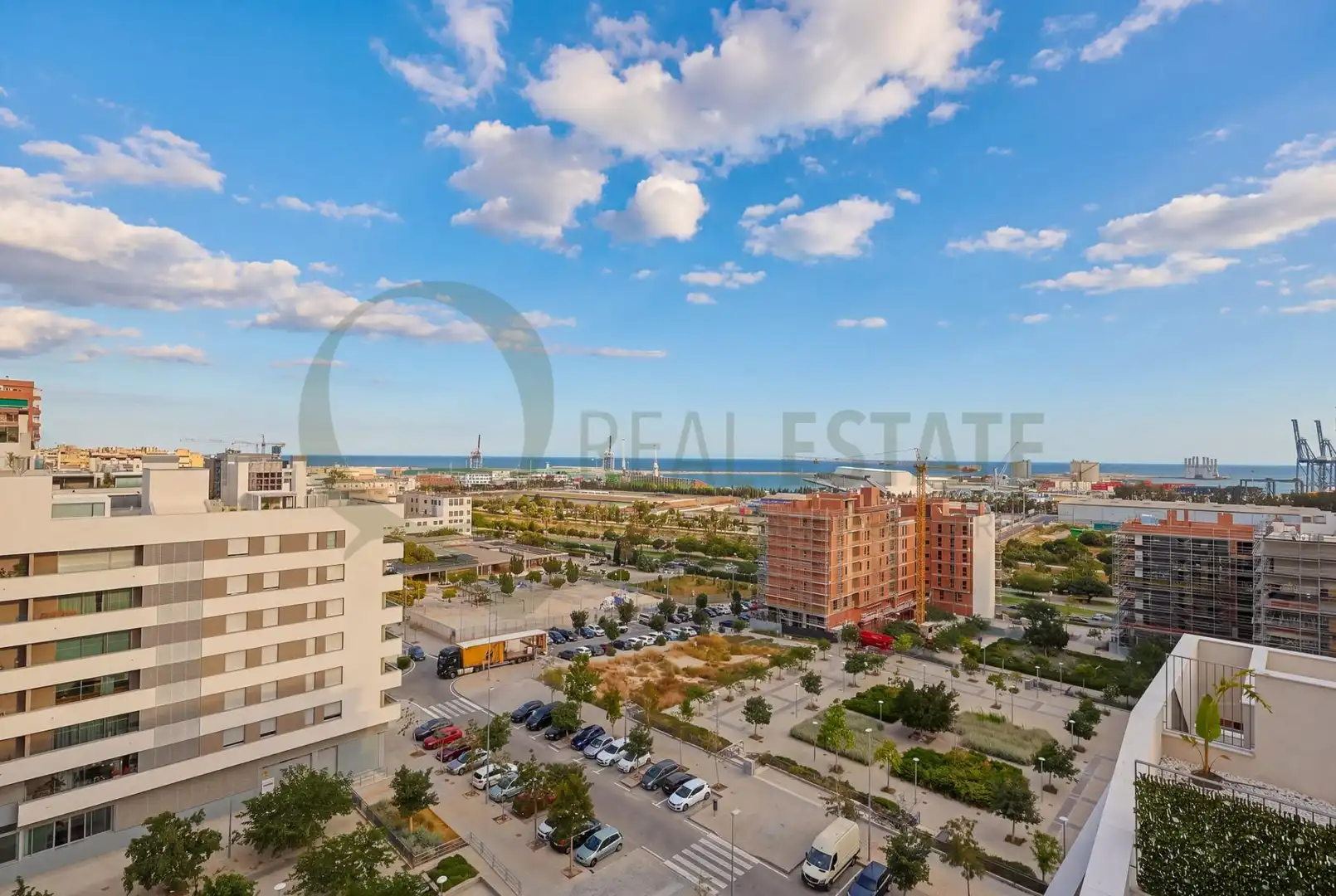 Außenansicht von Wohnung zum Verkauf in Alicante / Alacant mit Klimaanlage, Terrasse und Abstellraum